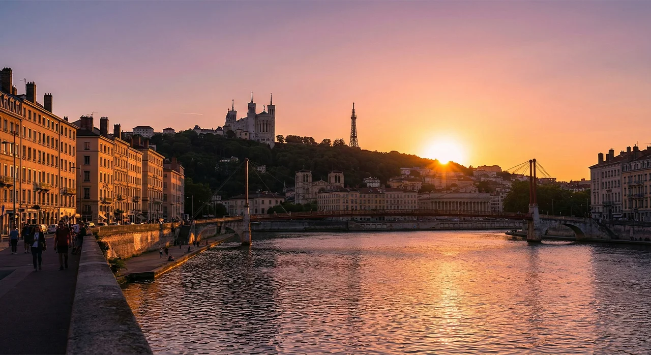 Vue de Lyon depuis les quais de Saône. Vue de Lyon depuis les quais de Saône.